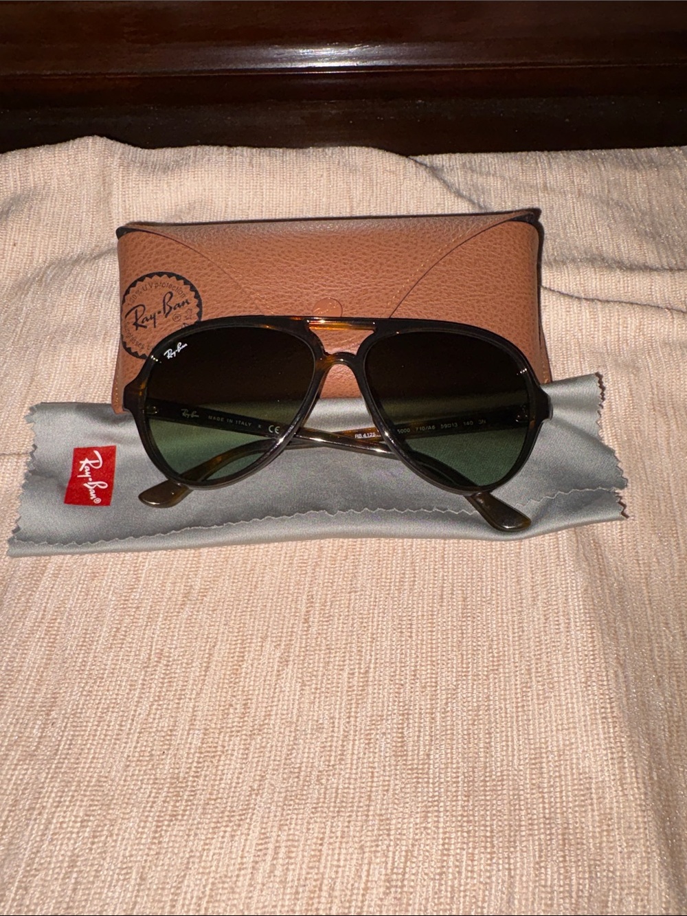 Ray-Ban Unisex Tortoise Shell Frame Aviator Sunglasses
